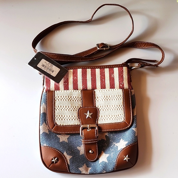 ☆NWT. American Flag Design Crossbody Bag/Purse.☆ - Picture 1 of 9